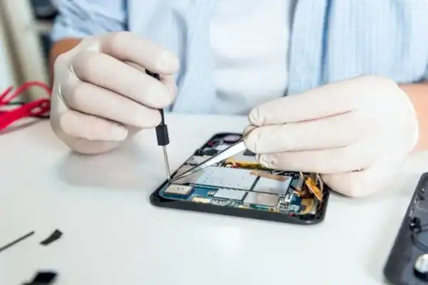 Sun City Cell Phone Repair technicians servicing a mobile device for a cracked screen issue in Sun City, AZ.